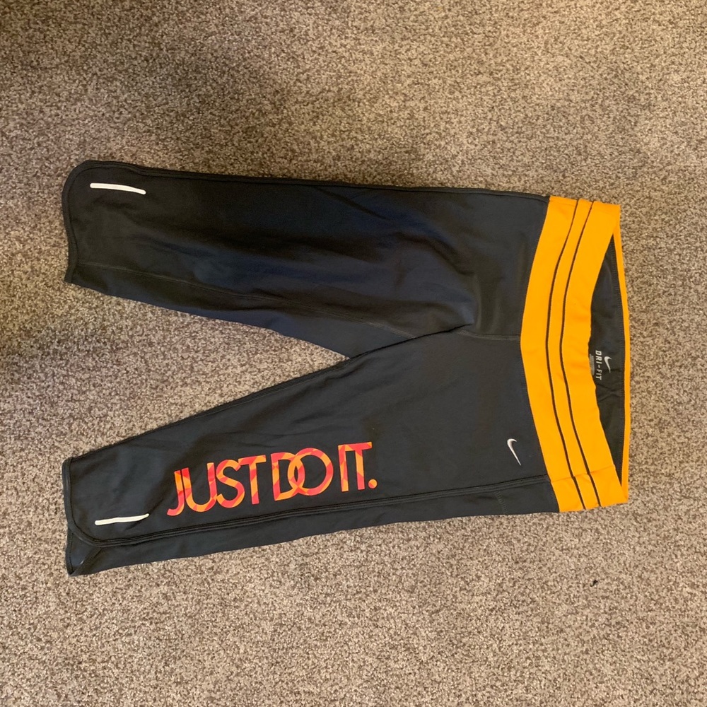 Women’s Capri Nike Leggings size small